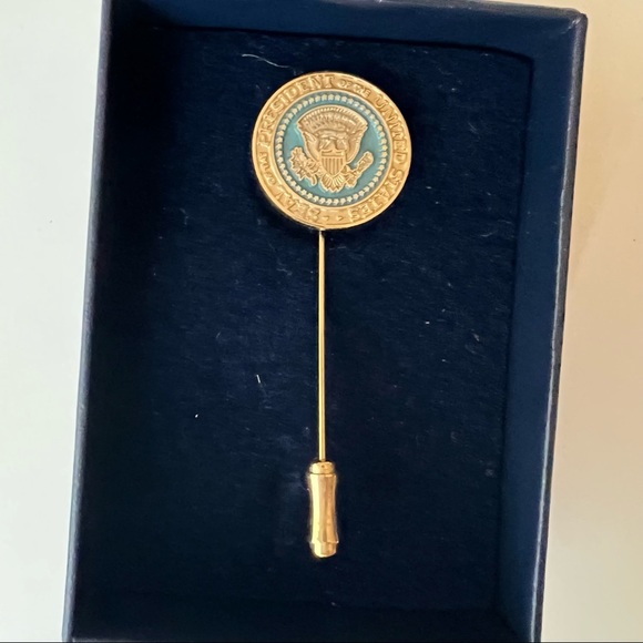 George W. Bush Stick Pin Memento- Light Blue Representative of Oval Office Rug - Picture 1 of 5